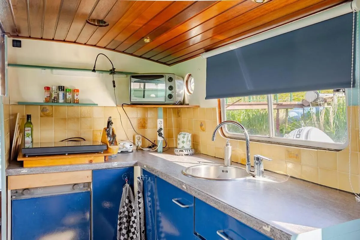Floating B&B Amsterdam Bed & Breakfast
