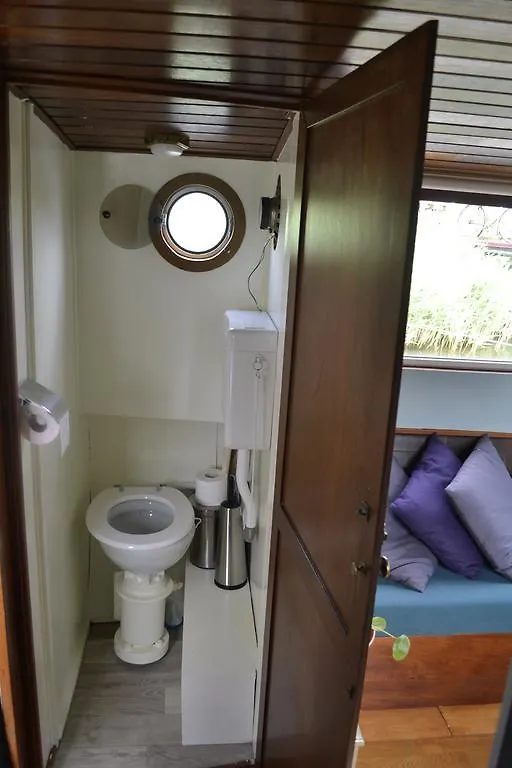 Floating B&B Amsterdam Bed & Breakfast