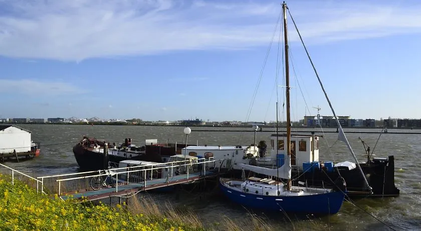 Floating B&B Amsterdam 0*,